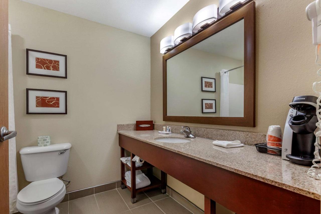 Comfort Suites Delavan - Lake Geneva Area Exteriör bild