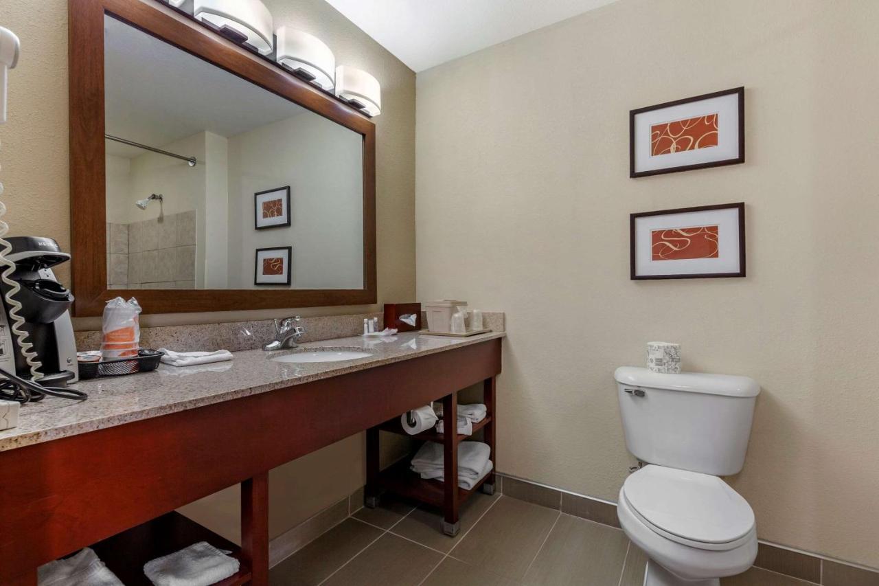 Comfort Suites Delavan - Lake Geneva Area Exteriör bild