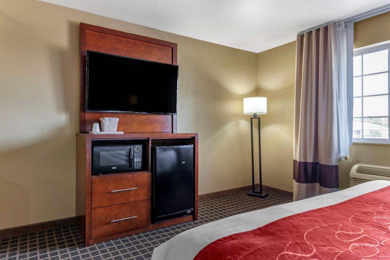 Comfort Suites Delavan - Lake Geneva Area Exteriör bild