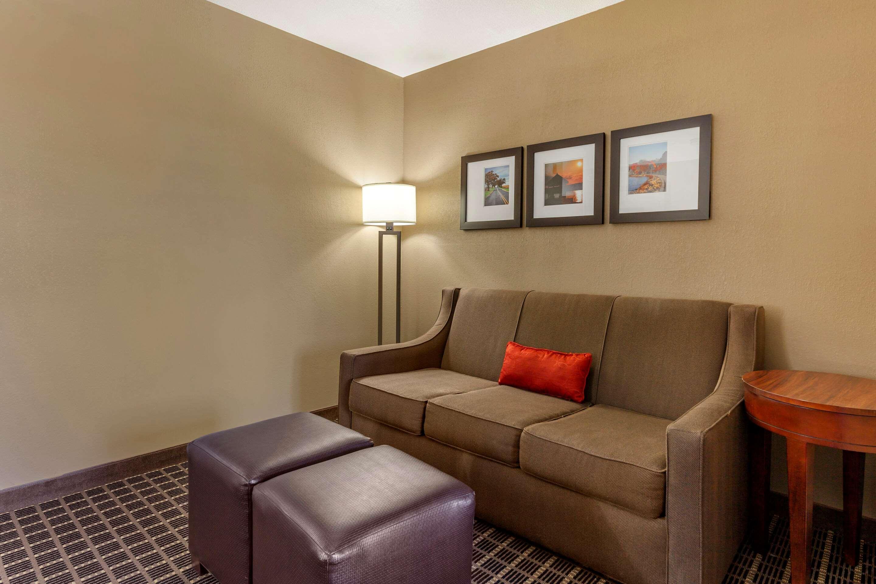 Comfort Suites Delavan - Lake Geneva Area Exteriör bild