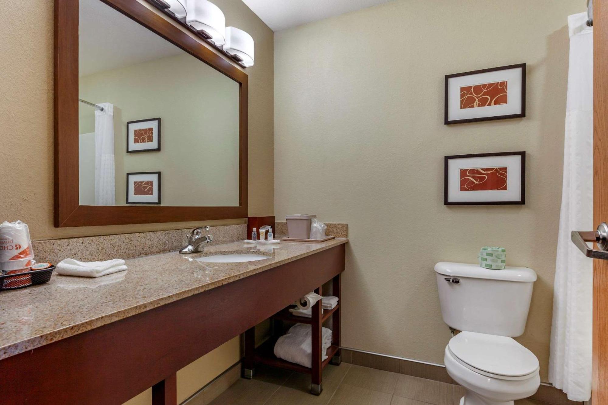 Comfort Suites Delavan - Lake Geneva Area Exteriör bild
