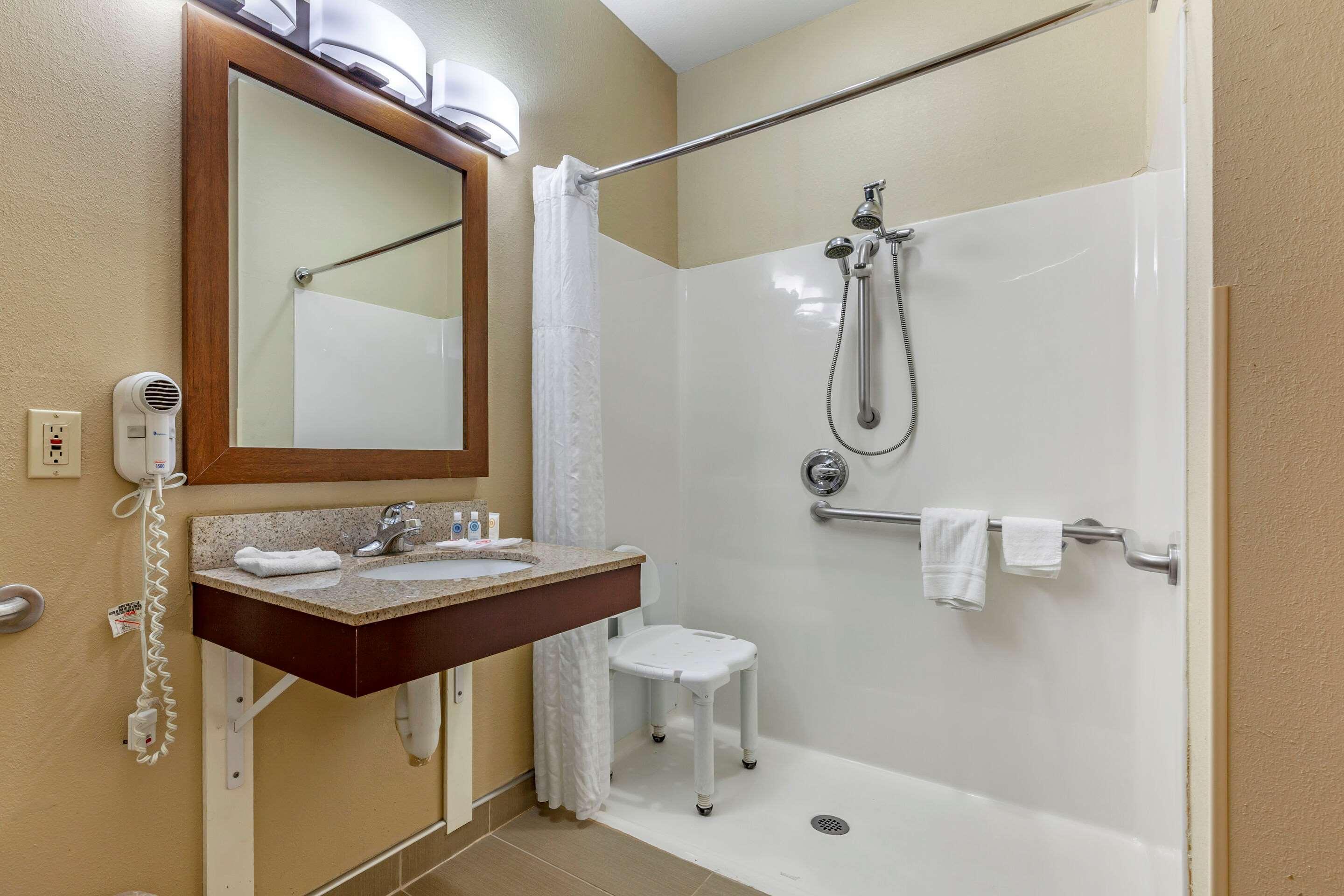 Comfort Suites Delavan - Lake Geneva Area Exteriör bild