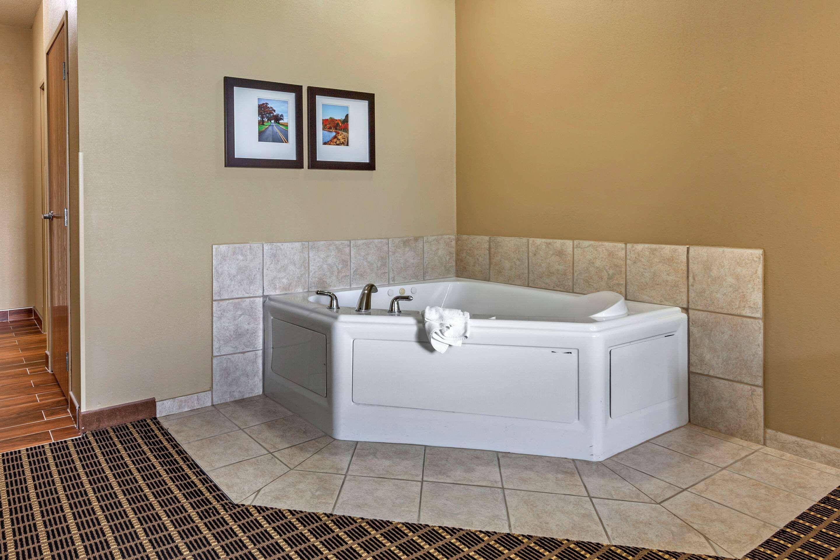 Comfort Suites Delavan - Lake Geneva Area Exteriör bild