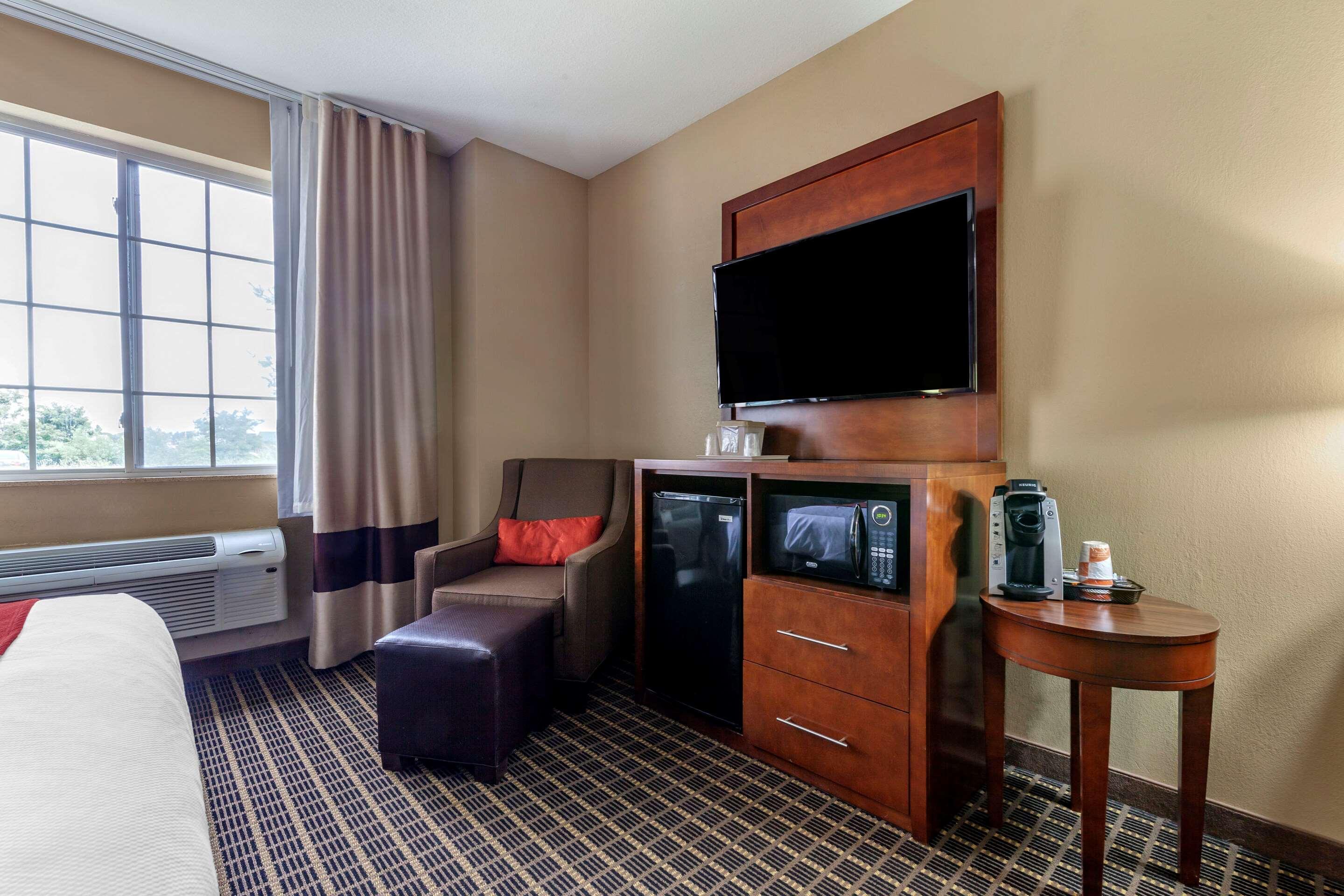 Comfort Suites Delavan - Lake Geneva Area Exteriör bild
