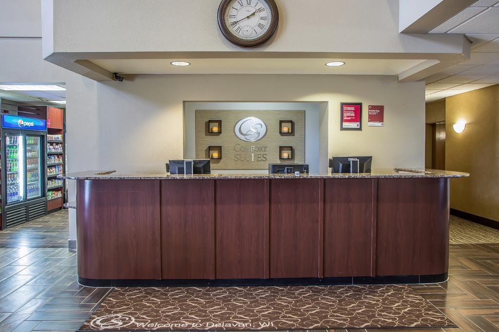 Comfort Suites Delavan - Lake Geneva Area Exteriör bild