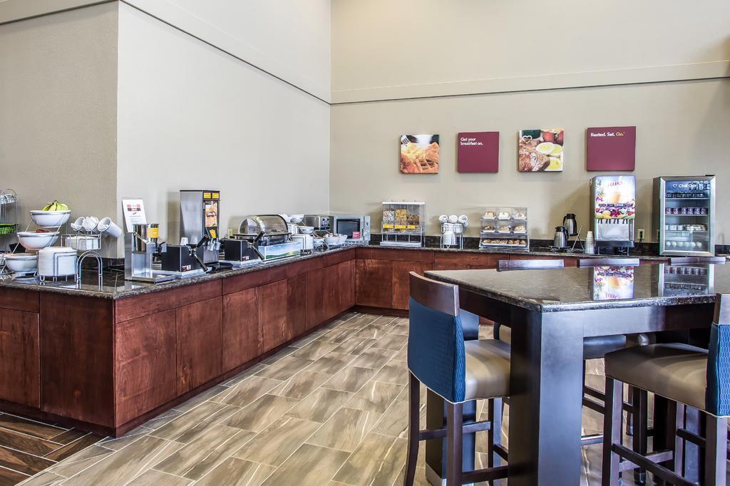 Comfort Suites Delavan - Lake Geneva Area Exteriör bild