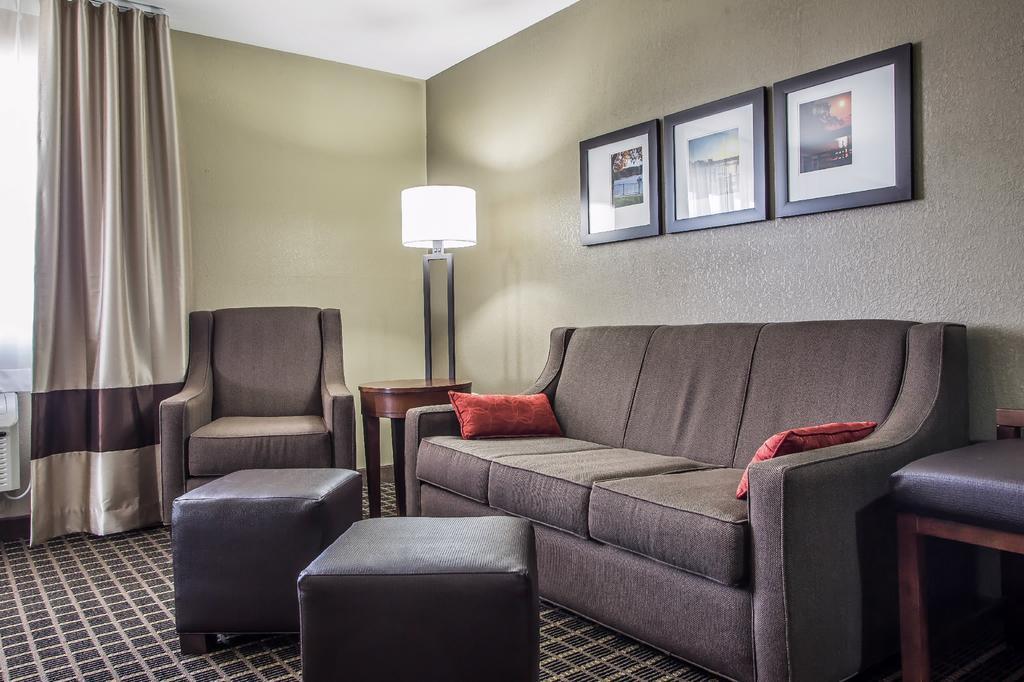 Comfort Suites Delavan - Lake Geneva Area Exteriör bild