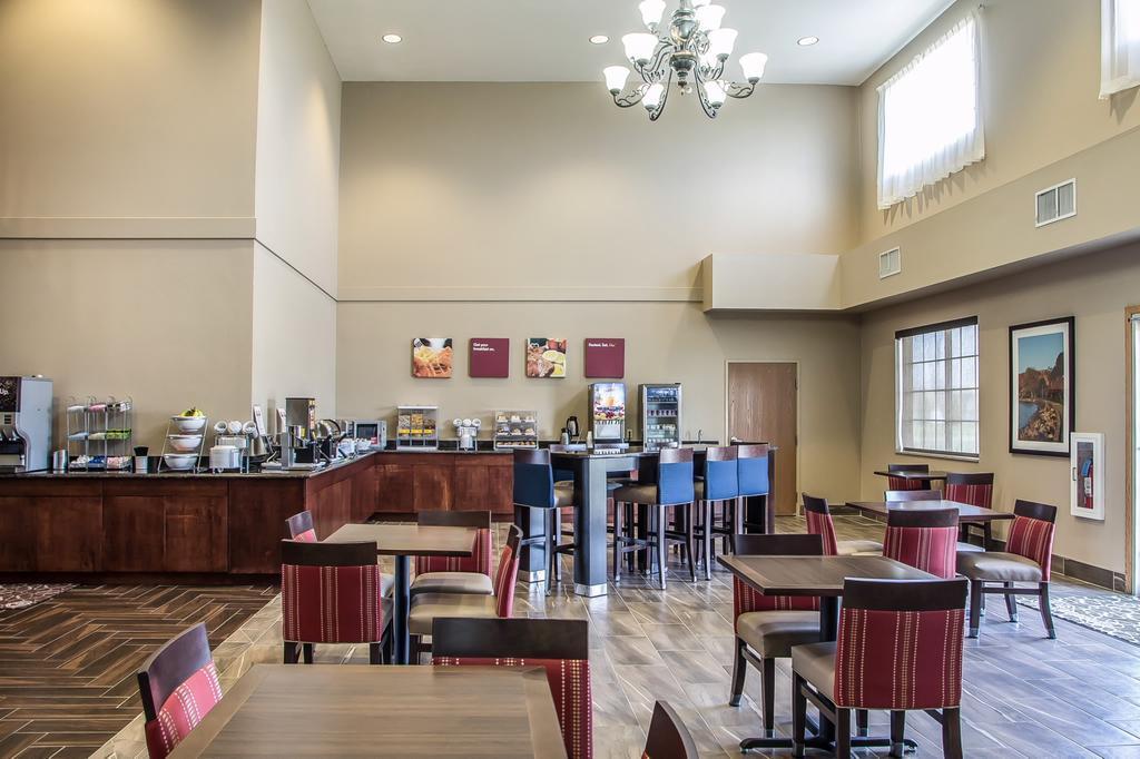 Comfort Suites Delavan - Lake Geneva Area Exteriör bild