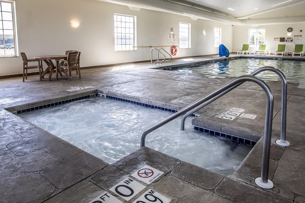 Comfort Suites Delavan - Lake Geneva Area Exteriör bild