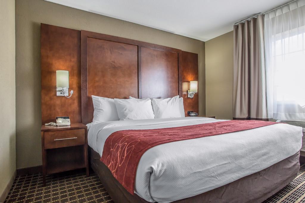 Comfort Suites Delavan - Lake Geneva Area Exteriör bild