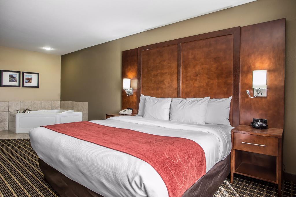 Comfort Suites Delavan - Lake Geneva Area Exteriör bild