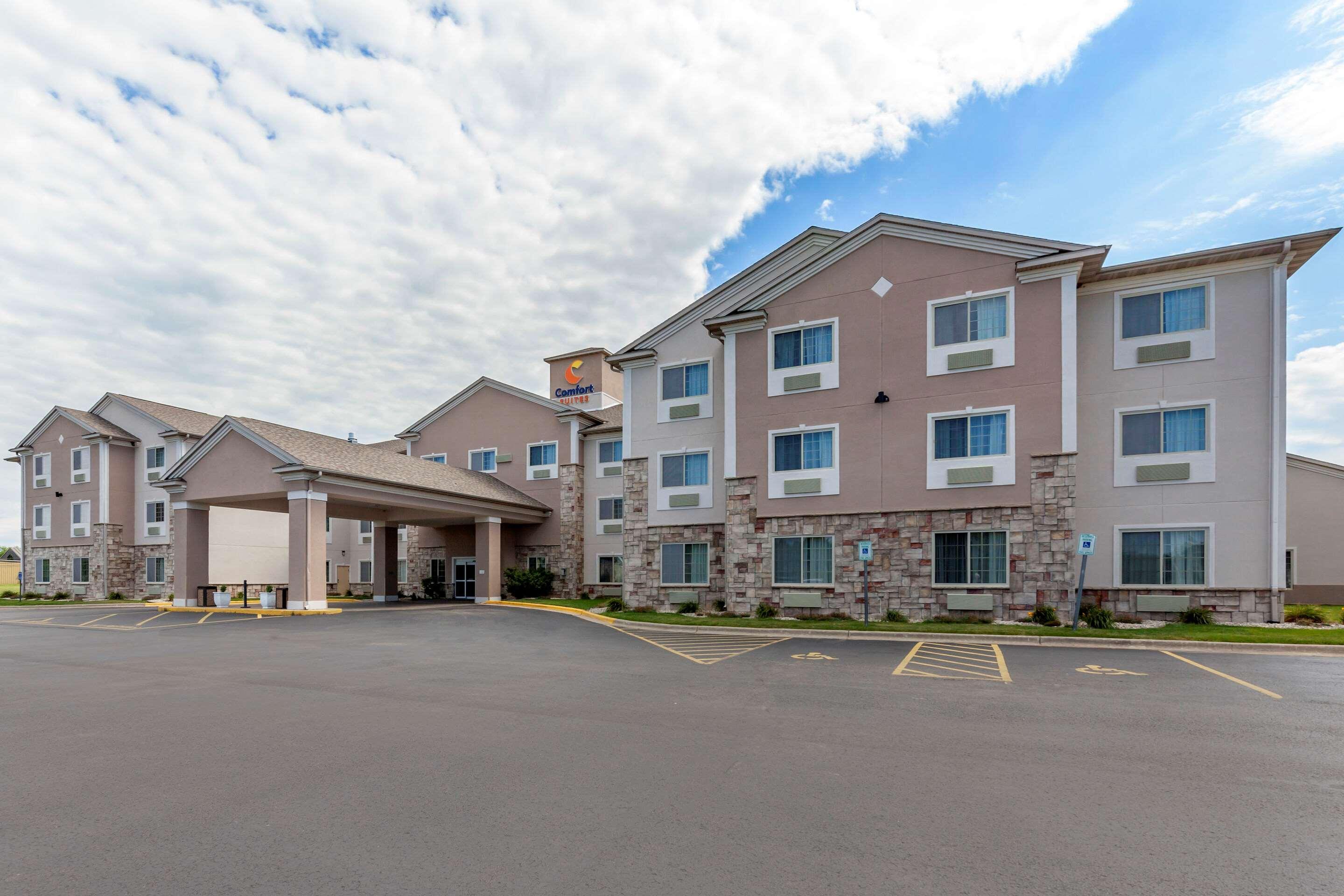 Comfort Suites Delavan - Lake Geneva Area Exteriör bild