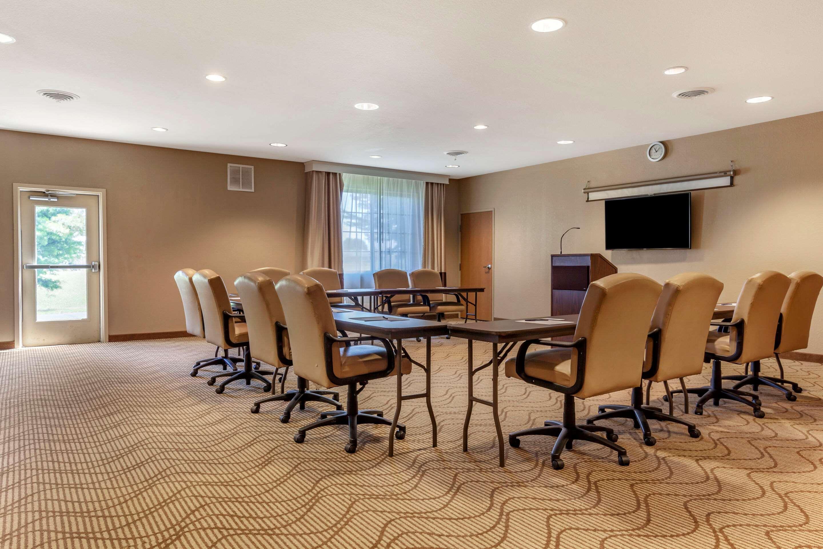 Comfort Suites Delavan - Lake Geneva Area Exteriör bild
