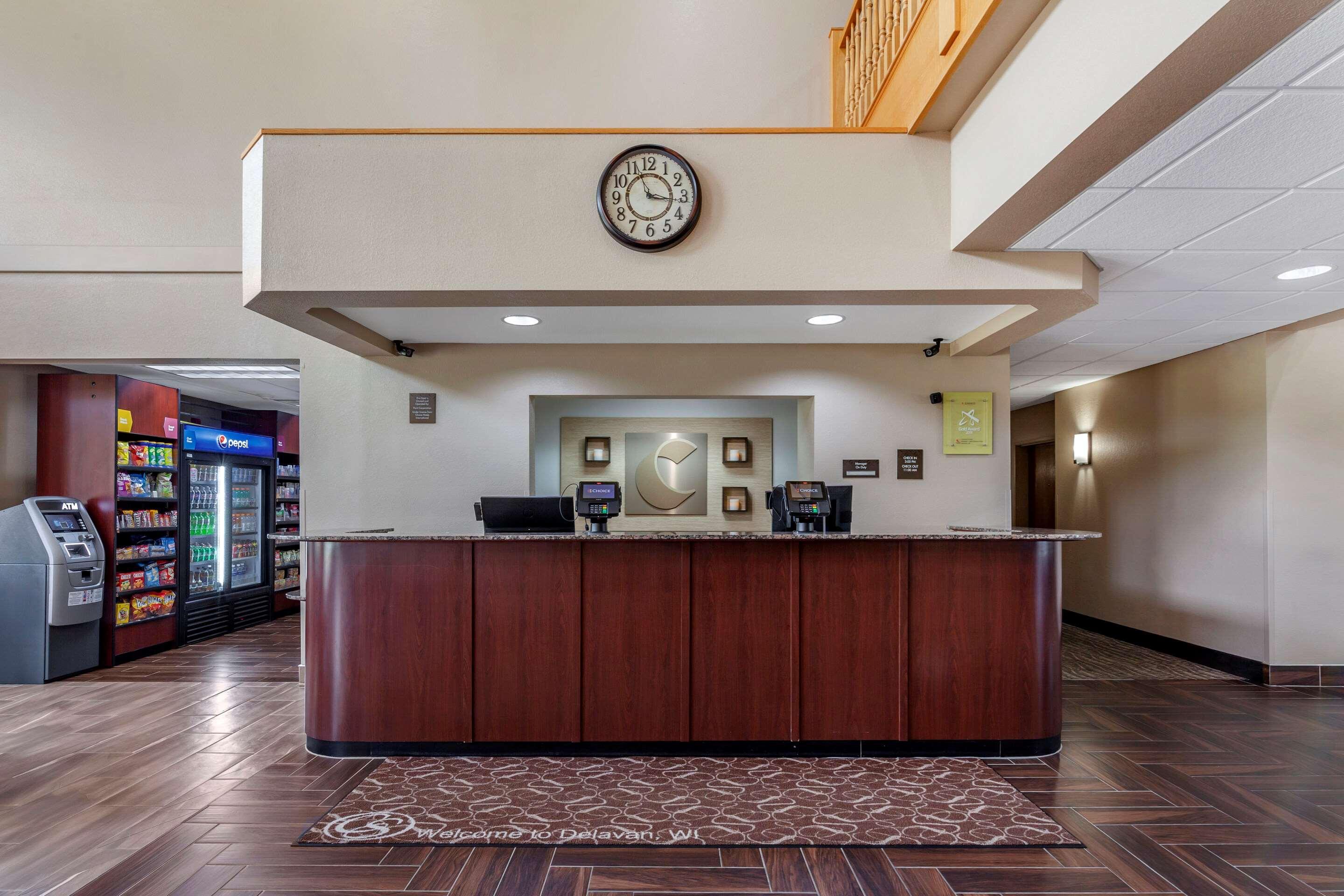 Comfort Suites Delavan - Lake Geneva Area Exteriör bild